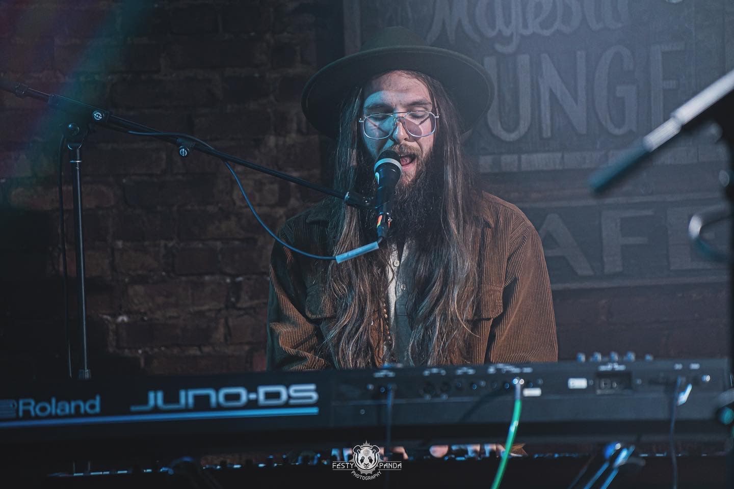 Charlie Mellinger live photo